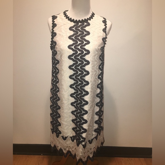 kate spade Dresses & Skirts - Kate Spade Lace Shift Cream and Black Dress - Size 6